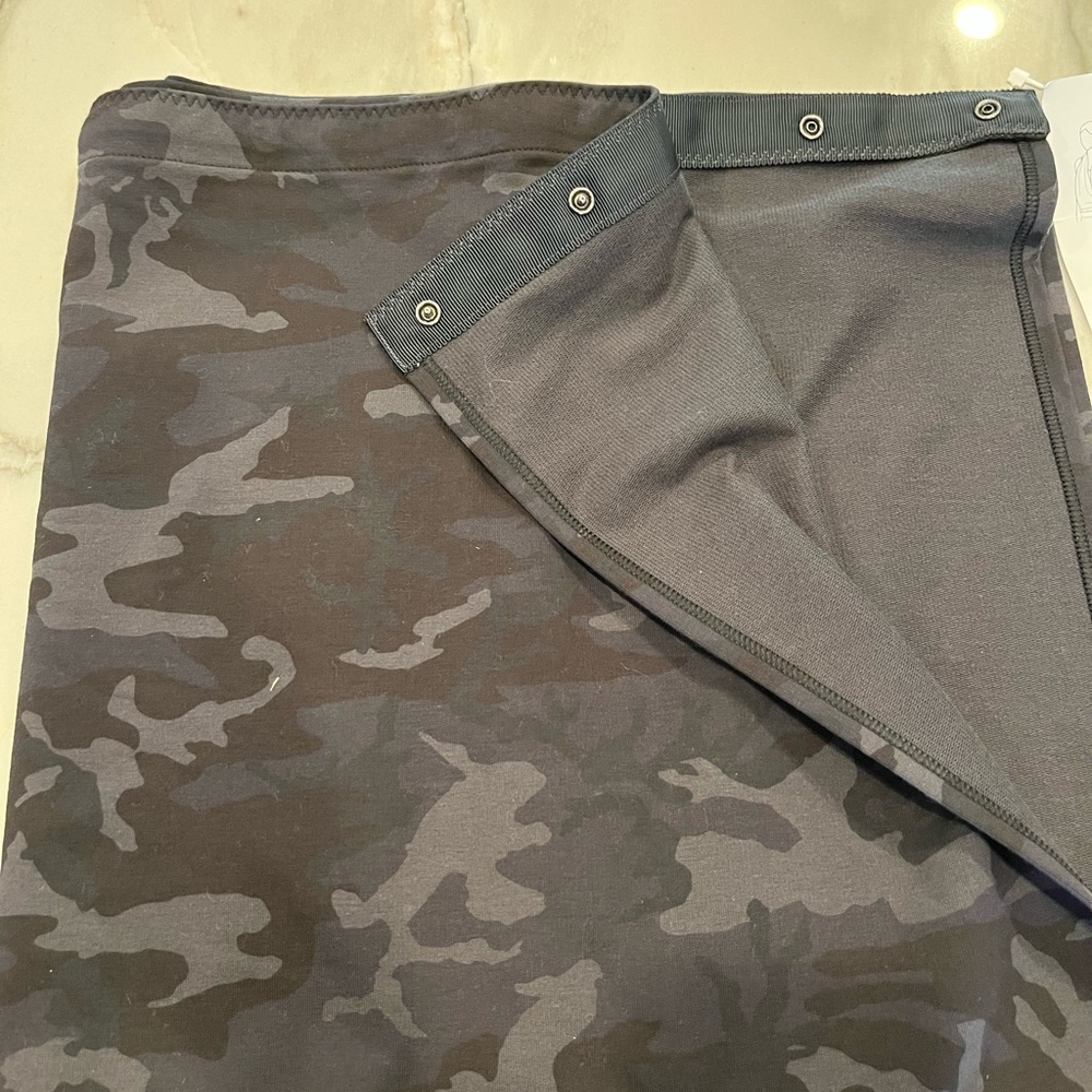 Lululemon - Picture 3 of 3
